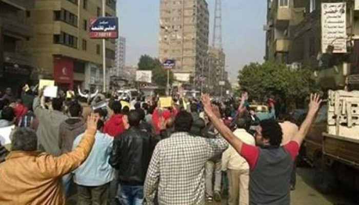 بالصور.. مظاهرة لشباب ضد الانقلاب بموقف بولاق