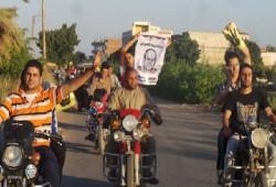 مسيرة دراجات بخارية لثوار المراغة تهتف بإسقاط الانقلاب