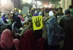 مسيرة حاشدة بناهيا ردًّا على اقتحامها بميليشيات الانقلاب