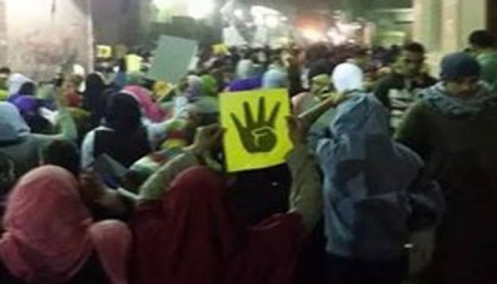 مسيرة حاشدة بناهيا ردًّا على اقتحامها بميليشيات الانقلاب