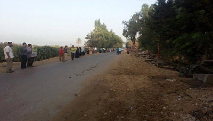 سلسلتان بشريتان بأشمون تهتفان بإسقاط الانقلاب