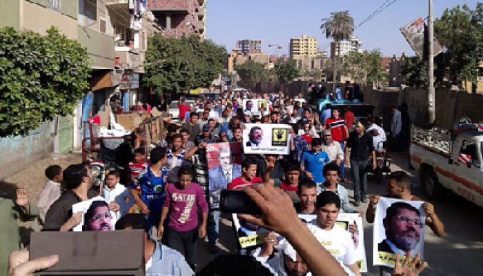 مسيرة طلابية بقرية "دفش" بالمنيا تهتف بإسقاط الانقلاب