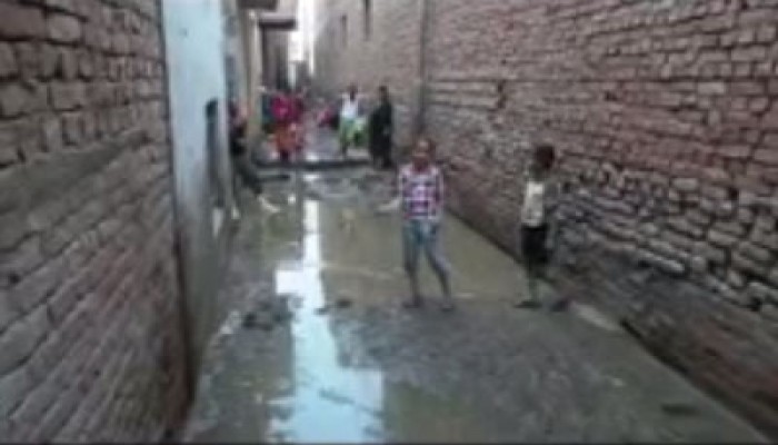 غضب بأويش الحجر لغرق شوارع القرية في مياه الصرف