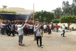 وقفة لمحصلي فواتير المياه بطنطا للمطالبة بالتثبيت