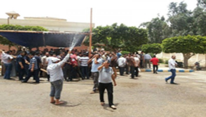 وقفة لمحصلي فواتير المياه بطنطا للمطالبة بالتثبيت