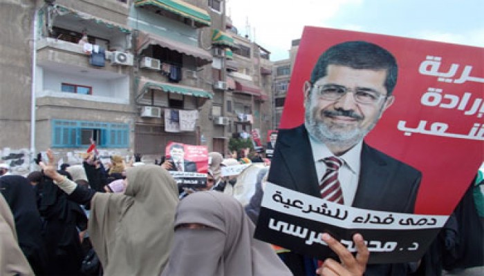 وقفة ليلية شبابية ببورسعيد استعدادًا لانتفاضة 25 يناير