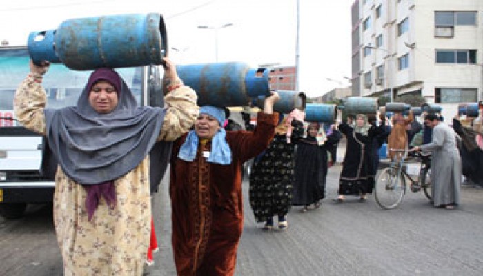 أسطوانات الغاز تختفي من مستودعات المنوفية.. وبـ50 جنيهًا في السوداء