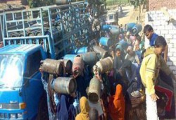 تجدد أزمة ‘سطوانات البوتاجاز بمركز ببا.. والانقلاب يتجاهل