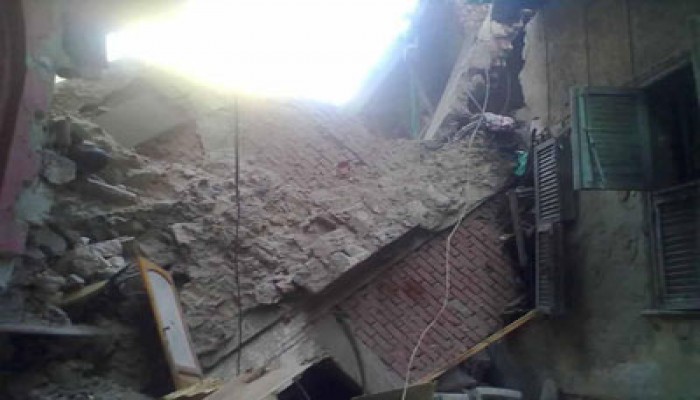 شؤم الانقلاب.. انهيار عقار قديم وتصدع آخر بمدينة فوه