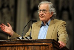 تشومسكي: انفجار قادم في مصر ضد الحكم العسكري