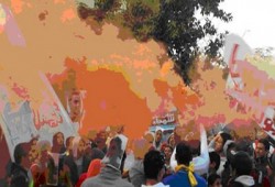 وقفة لطلاب "أكتوبر" أمام منزل الشهيد هشام فوزي في ذكراه