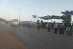 سلسلة بشرية لأحرار أشمون تهتف بإسقاط الانقلاب