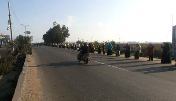 فيديو.. أكبر سلسلة بشرية للدعوة لتظاهرات 25 يناير بالفيوم