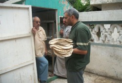 مندوبو مخابز  إيتاي والدلنجات يضربون عن الطعام رفضًا لتشريدهم