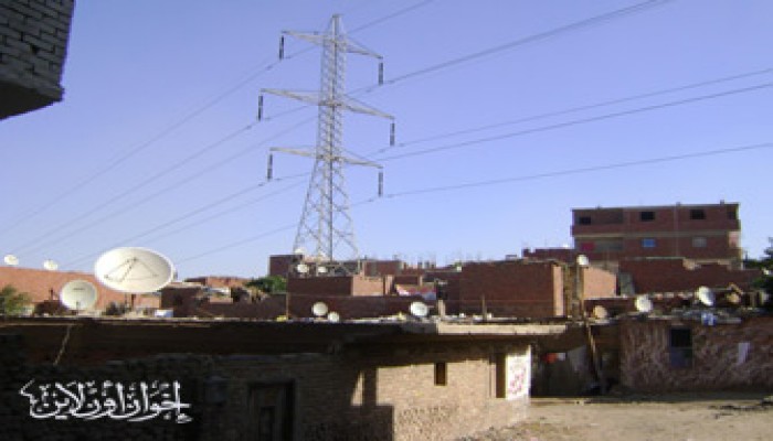 إهمال الإنقلاب.. أسلاك الضغط العالى تهدد حياة 40 أسرة بالمنوفية