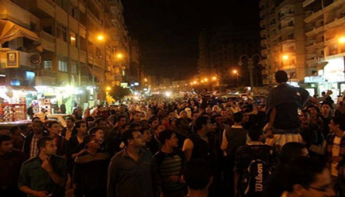 مسيرة ليلية لأحرار العامرية تهتف بالقصاص للشهداء