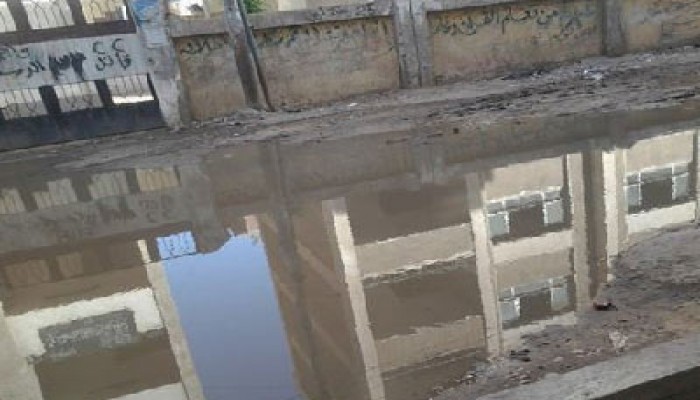 "محليات الانقلاب" تلقي مياه الصرف بجوار مدارس أبو حمص