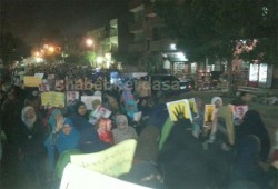 مسيرة ليلية بالعوايد تدعو للمشاركة في انتفاضة 25 يناير