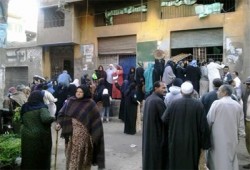 طوابير ومشاجرات في ثاني أيام منظومة خبز الانقلاب بالبحيرة