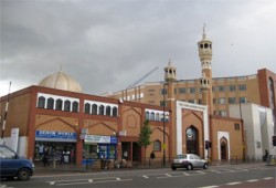 مطالبة السويد بإصدار قانون يعاقب المعتدين على المساجد