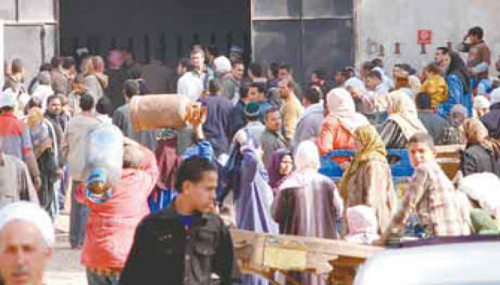 تجدد أزمة أسطوانات الغاز بالمحافظات.. والسوق السوداء تنتعش