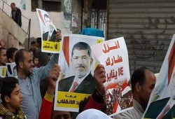 بالصور.. مسيرة المنصورية تهتف ضد العسكر