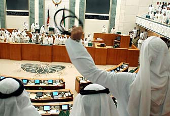 البرلماني الكويتي ناصر الملا.. رفض سفك الدماء فعاقبوه