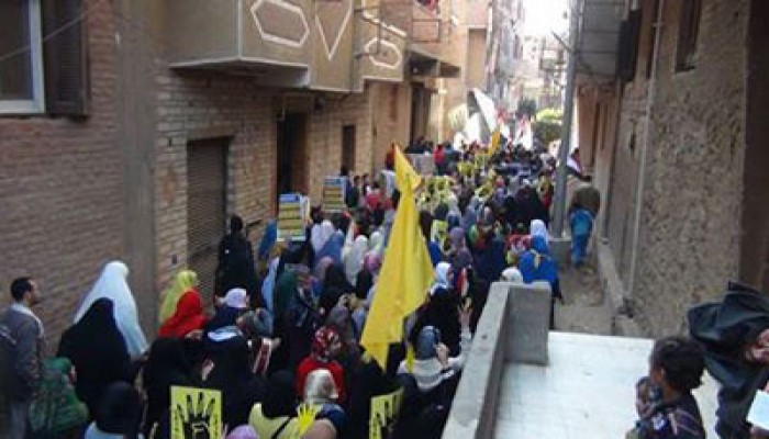 وقفة لحرائر الخانكة تدعو للمشاركة في تظاهرات ‫‏25 يناير