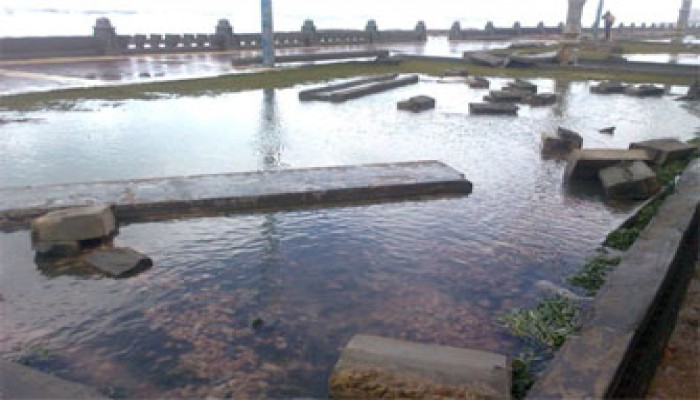 مياه الأمطار تشل شرق الإسكندرية.. والانقلاب أصابه العمى