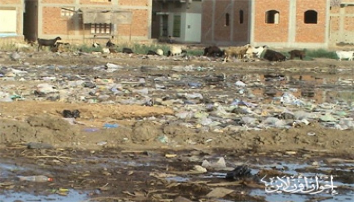 مياه الصرف والقمامة تغرقان شوارع أسوان.. والانقلاب يتجاهل