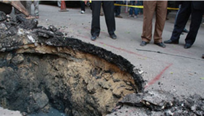 هبوط أرضي مفاجئ بعزبة اللحم بدمياط.. والانقلاب يتجاهل