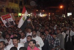 مسيرة ليلية بـ"شم" المنيا تندد بسوء الأحوال المعيشية