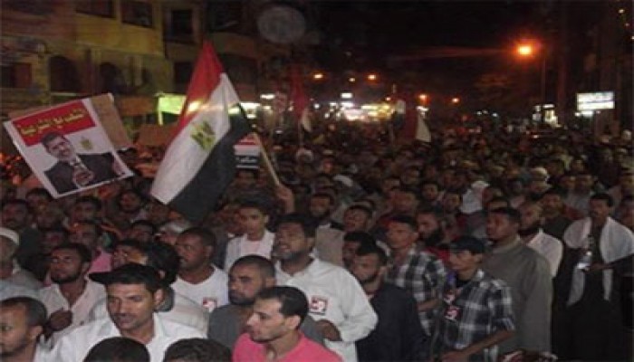 مسيرة ليلية بـ"شم" المنيا تندد بسوء الأحوال المعيشية