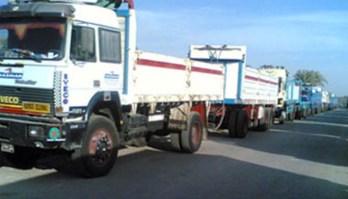 اعتصام سائقى النقل الثقيل لرفض الانقلاب تجديد رخصهم