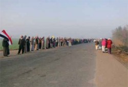 سلاسل بشرية لثوار الحسينية استعدادًا لموجة 25 يناير