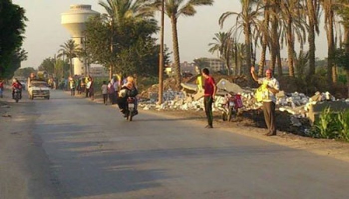 شباب بنها ينددون باعتقال وقتل الطلاب في سلسلة بشرية