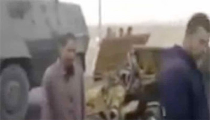 إصابة سيدتين في دهس مدرعة جيش لتوك توك بالمنيا