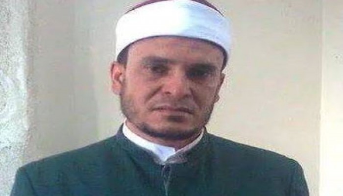 مدير الأوقاف بكفر الشيخ يسلم أحد الدعاة لأجهزة الأمن