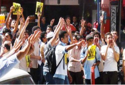 فيديو.. مسيرة طلابية بقلب أسيوط استعداداً لانتفاضة يناير