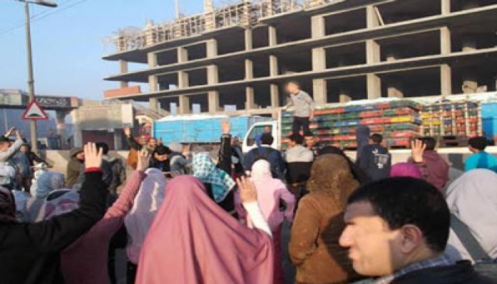 مظاهرة لاهالى المناخ ببورسعيد احتجاجًا على نزيف الإسفلت