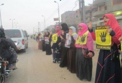 فيديو.. سلاسل بشرية ببلبيس في جمعة "مكملين.. والله مولانا"