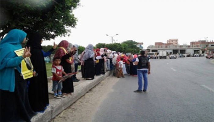 مباشر.. سلاسل بشرية بالإبراهيمية تندد بجرائم العسكر
