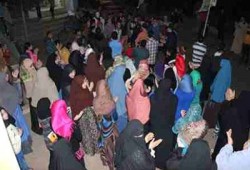 مسيرة ليلية بقرية دنديط تهتف بالقصاص من قتلة الثوار