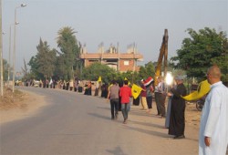 سلاسل بشرية بالإبراهيمية الشرقية تندد بتردي الأوضاع الاقتصادية