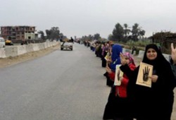 مباشر.. سلاسل بشرية بكفر صقر تهتف بالحرية للمعتقلين