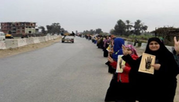 مباشر.. سلاسل بشرية بكفر صقر تهتف بالحرية للمعتقلين