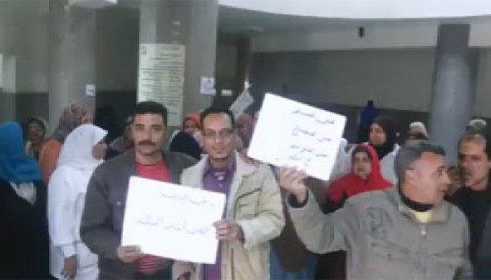 وقفة للعاملين بمستشفى كفر الدوار المركزي للمطالبة بمستحقاتهم