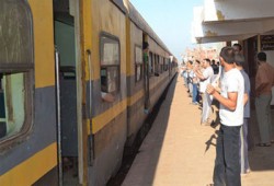 مظاهرة بمحطة بني سويف احتجاجًا على تعطل قطار أسوان