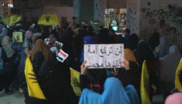 ثوار السويس يهتفون "يا مصري ما تخون أفكارك السيسي هو مبارك"