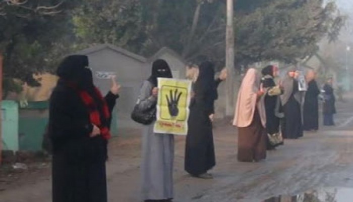 مباشر.. أسر الشهداء والمعتقلين تتقدم سلاسل بشرية بههيا